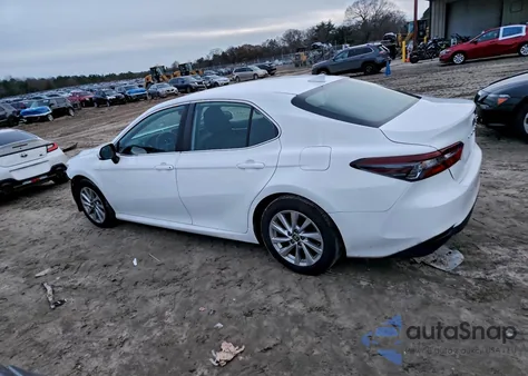 2021 Toyota Camry Le из США, поврежденный, VIN 4T1C11AKXMU556987